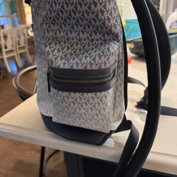 New Large Michael Kors backpack blue/white ombre - Picture 3 of 6
